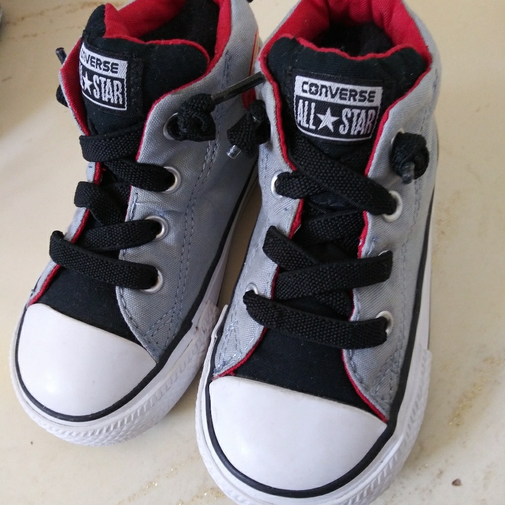 Converse toddler shoes size 7
